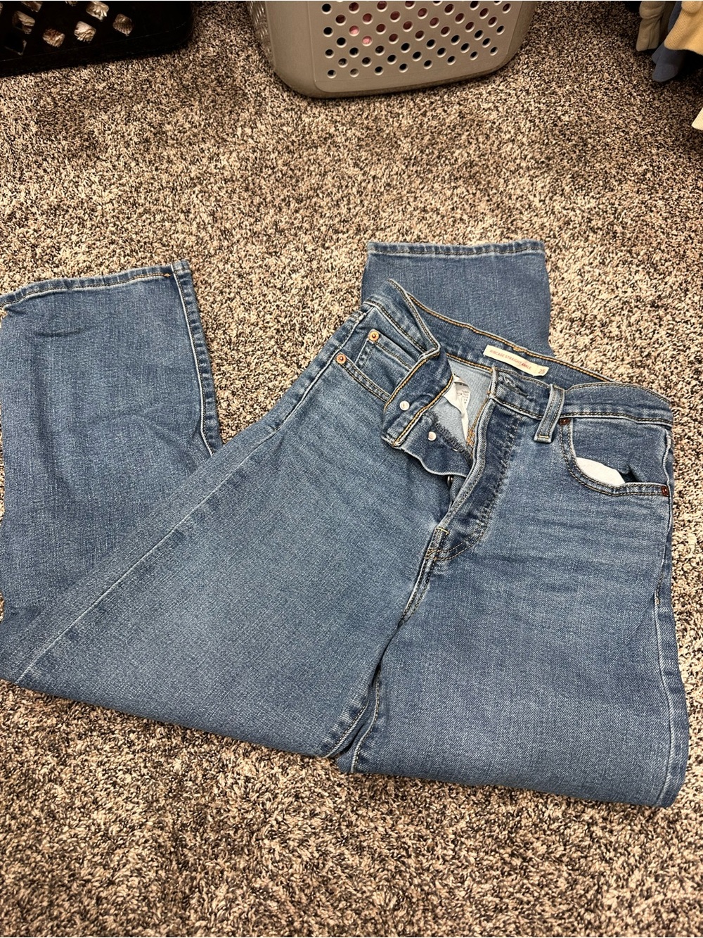 Levi's High-Rise Straight Leg Jeans in Medium Blue